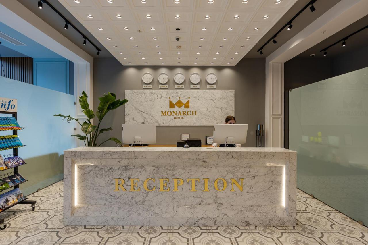 Hotel Monarch Batumi Esterno foto