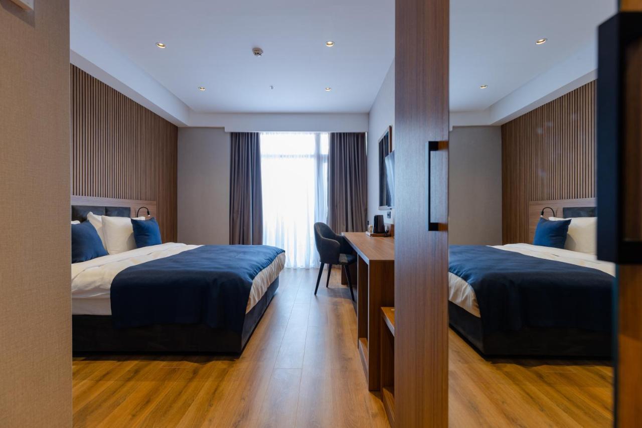 Hotel Monarch Batumi Esterno foto