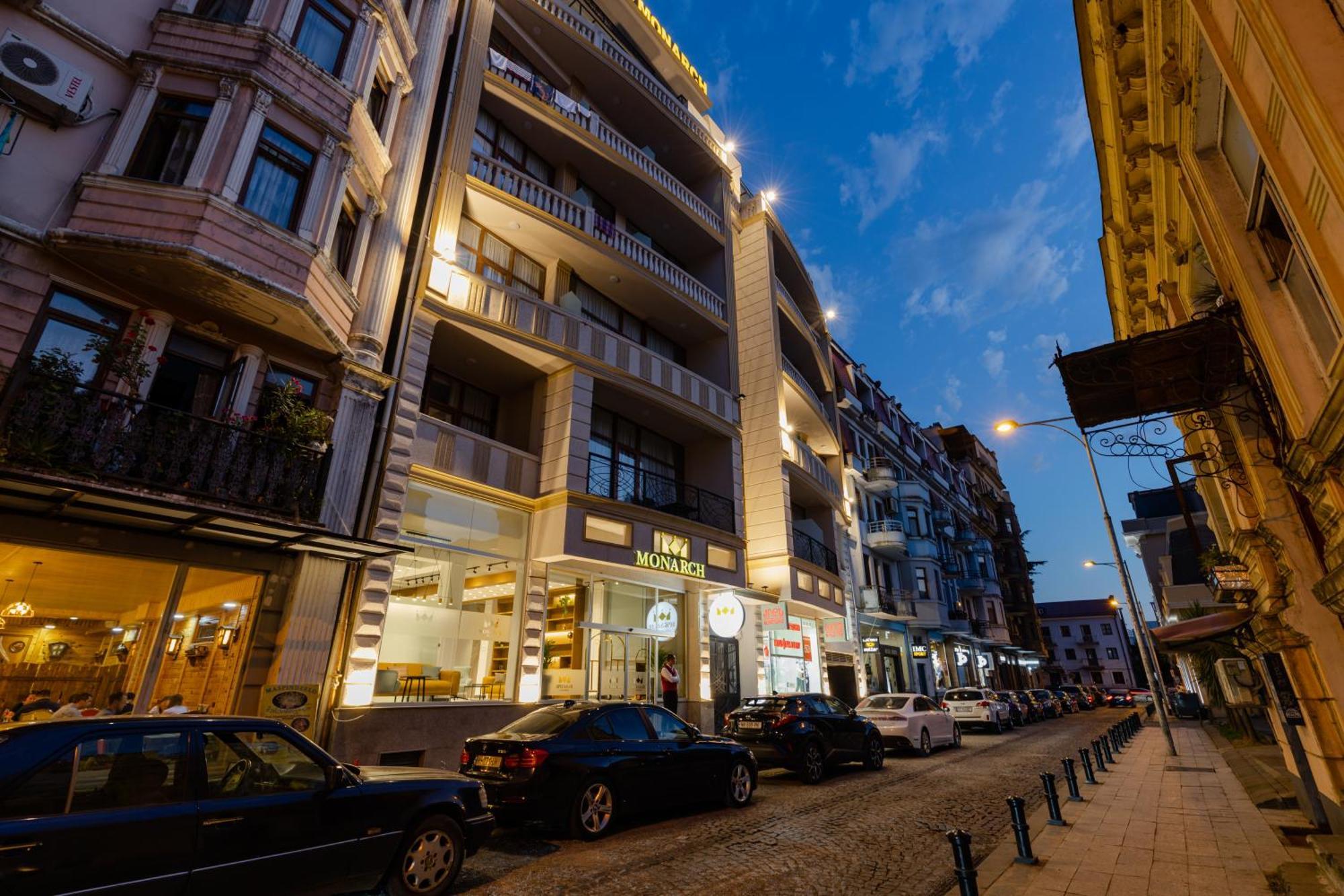 Hotel Monarch Batumi Esterno foto